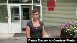 Пострадавшая Марина Рузаева, обвиняющая троих полицейских в истязании