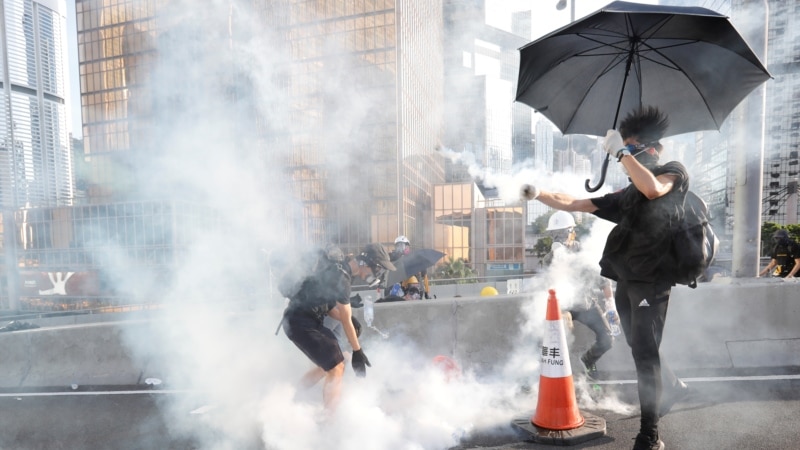 Ганконг: паліцыя ўжыла сьлезацечны газ на антыўрадавым мітынгу