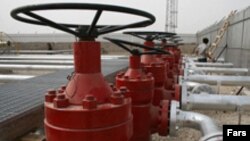 An Iranian oil facility at Azadegan (file photo)