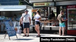 Туристы в Абхазии, архивная фотография