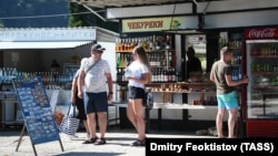 Туристы в Абхазии