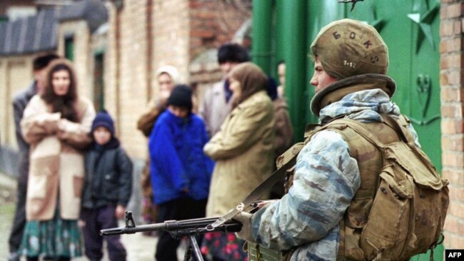 Российский военный в Чечне, февраль 2000