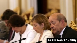 French Foreign Minister Jean-Yves Le Drian (right) and Defense Minister Florence Parly meet with Kurdish officials.