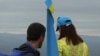 Национальный флаг крымских татар в День памяти жертв депортации был водружен в Крыму на горе Чатыр-Даг