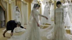 Примерка свадебного платья в салоне. Грозный. Март 2011 года 