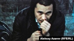 «Шлагбаум» фильмінен көрініс. Актер Еркебұлан Дайыров Рауан рөлінде.