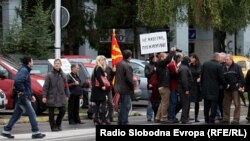 протест на стечајците пред Владата.