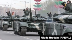 Minskdə hərbi parad