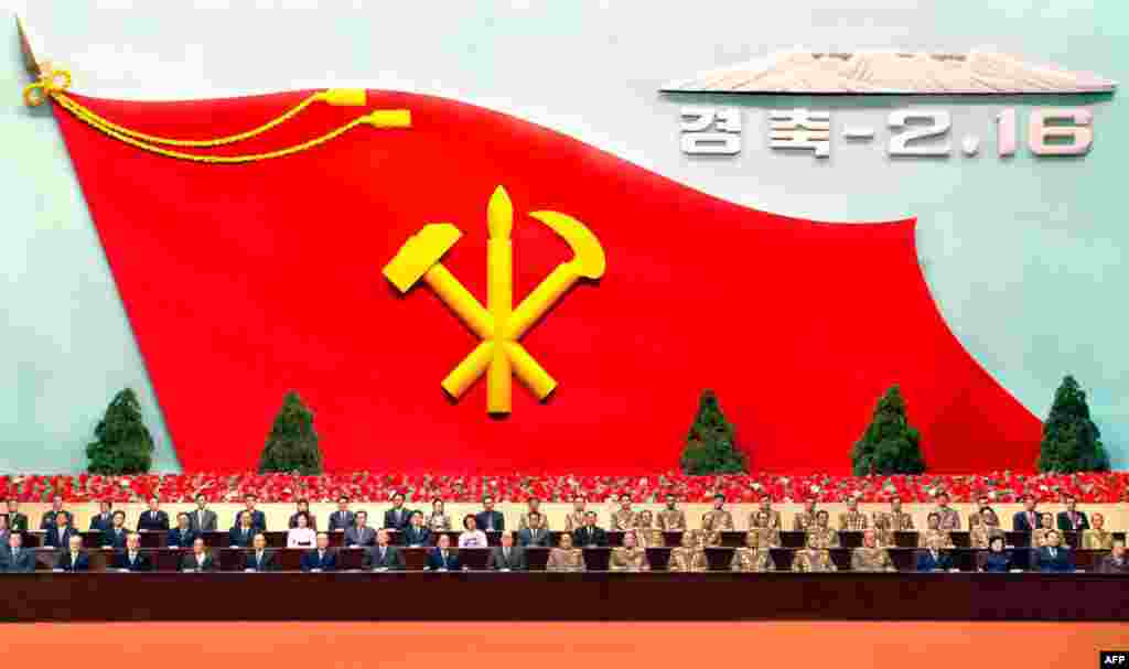 У Північній Кореї відзначили 68-річчя керівника країни Кім Чен Іра. Цей день є великим державним святом