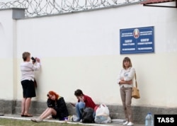 Изолятор временного содержания в Минске, где содержатся задержанные во время протестов граждане Белоруссии