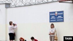Изолятор временного содержания в Минске, где содержатся задержанные во время протестов в Белоруссии