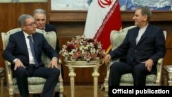 Iran’s First Vice President Eshaq Jahangiri (right) met with Armenia's minister for energy infrastructure and natural resources, Ashot Manukian, in Tehran in December 2016.