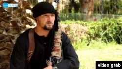 Начальник отряда милиции особого назначения (ОМОН) Таджикистана Гулмурод Халимов. Кадр из видеообращения, опубликованного в Сети 27 мая 2015 года.