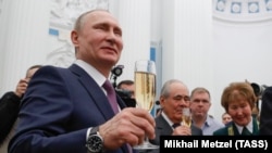 Владимир Путин на церемонии присуждения звания "Герой труда" в Кремле