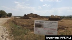 Остатки раскопанного кургана «Госпитальный» в Керчи