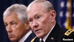 Chuck Hages (majtas) dhe Martin Dempsey