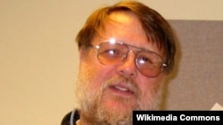 Создатель электронной почты Рэймонд Томлинсон в 2004 году.