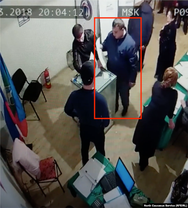 Вбросы на выборах в КЧР. Один из зафиксированных моментов вброса