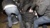 Բելառուս - Ոստիկանությունը ցրում է ընդդիմության ցույցը Մինսկի կենտրոնում, դեկտեմբեր, 2011թ.