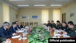 Armenia - Senior Armenian and Chinese military officials hold talks in Yerevan, 12Apr2017.