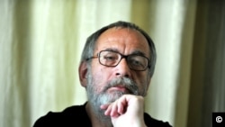 Filosoful și dizidentul maghiar, Tamás Gáspár Miklos scrie despre „președintele inexistent al inexistentei republici” care are capitala la Budapesta