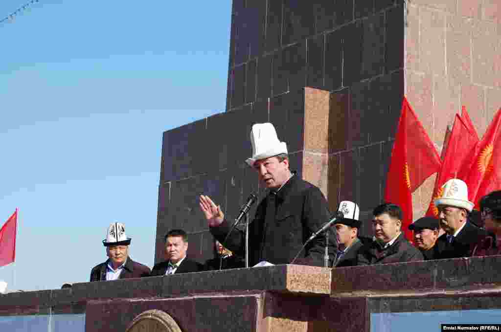 Adakhan Madumarov, leader of the Butun (United) Kyrgyzstan party, addresses the rally.