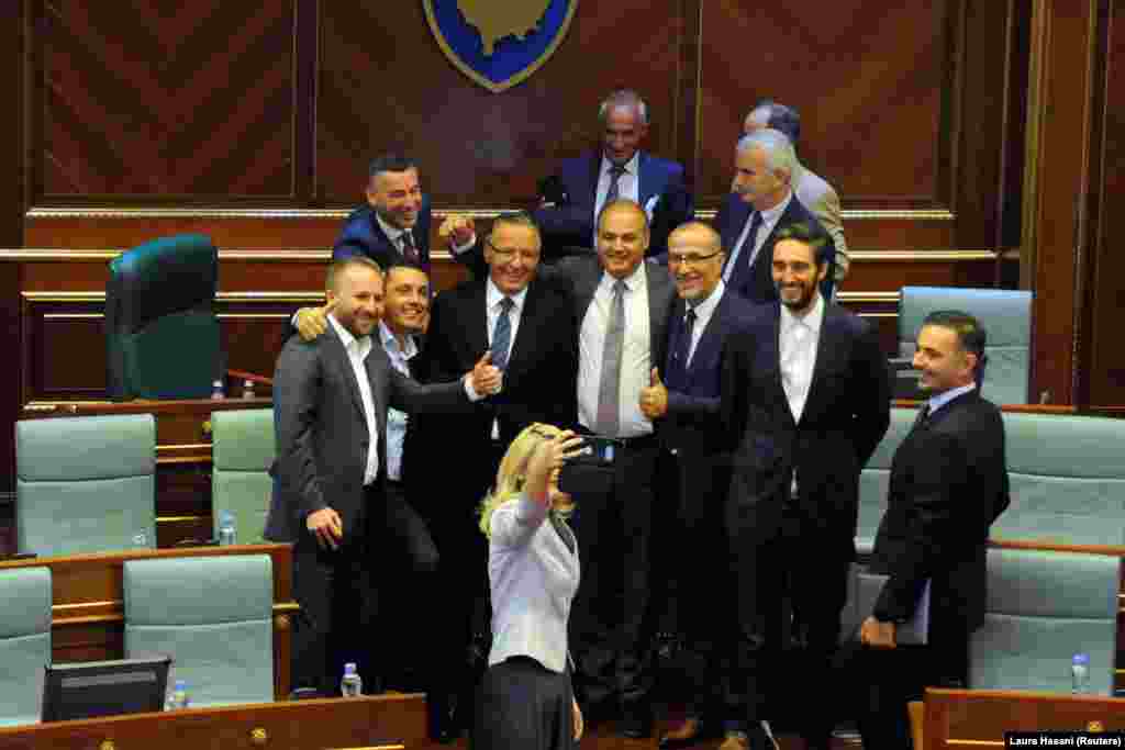 КОСОВО - Косовскиот претседател Хашим Тачи изјави дека наскоро ќе ги распише предвремени парламентарни избори откако се распушти Собранието.