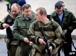 Олександр Захарченко в оточенні озброєних охоронців, Донецьк, листопад 2014 року