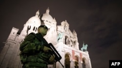 Париждегі француз полицейі. 16 қараша 2015 жыл.