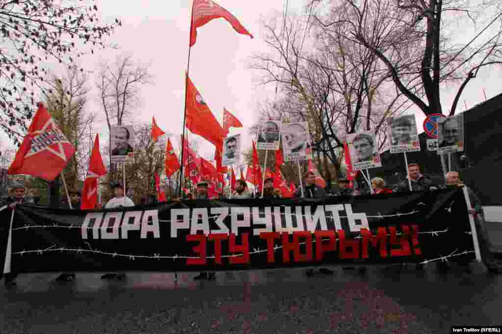 Якшанбеи 27 октябр дар Маскав раҳпаймоии мухолифон баргузор гашт, ки танҳо як талаб дошт: "Маҳбусони сиёсӣ бояд охзод шаванд!"
