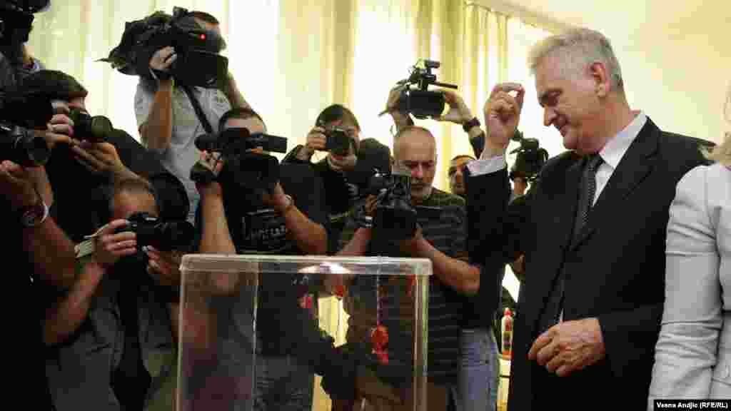 Nikolic is a former senior member of the Serbian Radical Party who placed second behind Tadic in both the 2004 and the 2008 presidential elections.