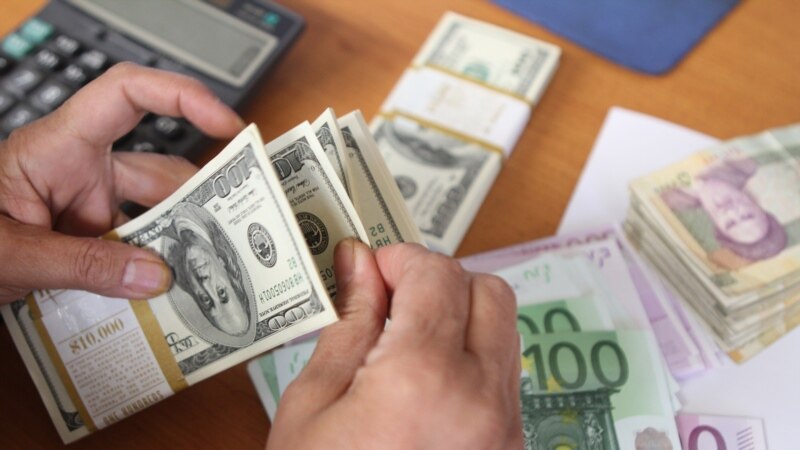 Орусиянын банктары өлкөгө еврону рекорддук көлөмдө алып келүүдө 