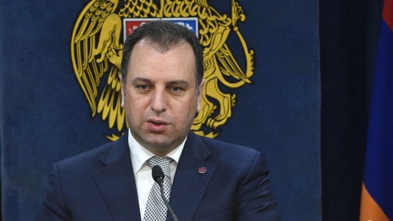 Министр обороны отказался комментировать новые поставки российского оружия в Азербайджан