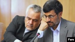 محمدرضا رحیمی (چپ) همراه با محمود احمدی‌نژاد، رییس جمهوری سابق ایران