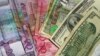 Доллары США и туркменские манаты 