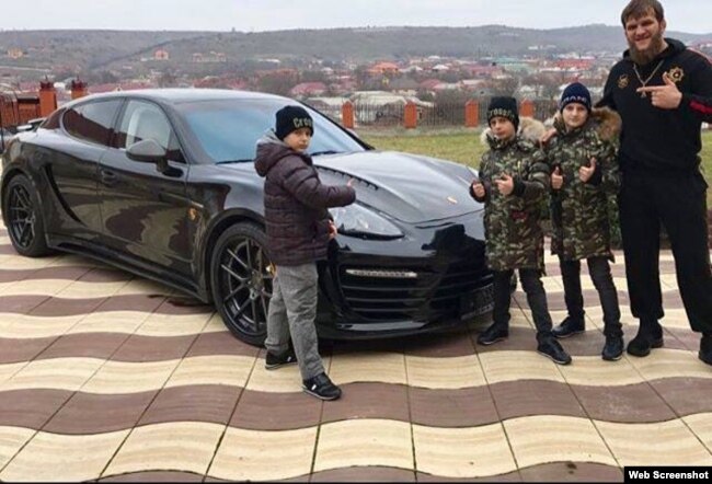 В ноябре 2016 г. дети Кадырова подарили Porsche Panamera своему тренеру по борьбе Абдул-Кериму Эдилову