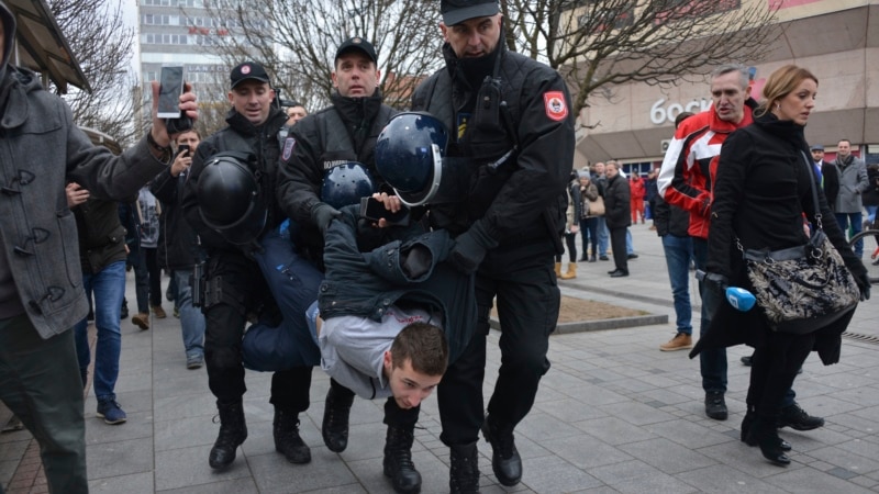 Proposed Ban On Filming Police In Republika Srpska Sends Chill Through Bosnia's Media
