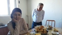 Турсынай Зияудун и Калмырза Халыкулы в своем доме. Алматинская область, 20 февраля 2020 года.