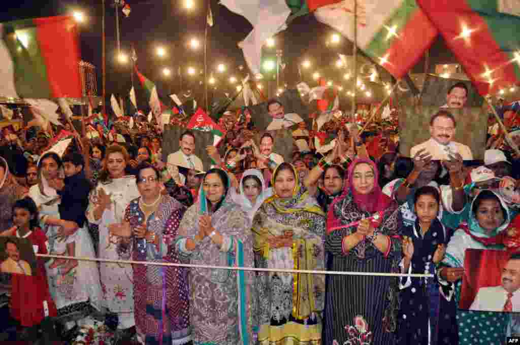 Supporters of Pakistan's Muttahida Qaumi Movement (MQM) take part in an election rally in Hyderabad on May 1. (AFP/Yousuf Nagori) 