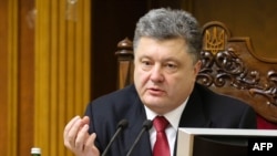 Петро Порошенко під час засідання Верховної Ради. 10 лютого 2015 року