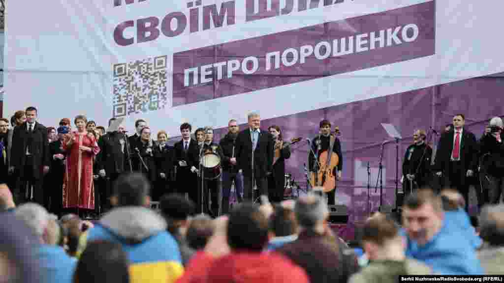 Poroshenko speaks to his supporters.