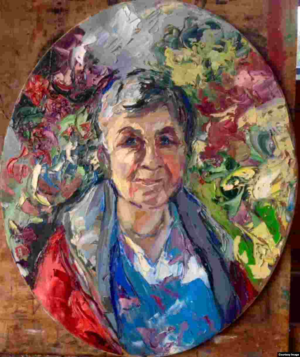 Фаина Васильевна Шестерова (1949). Работала в домоуправлении в Москве. Тихая, молчаливая, добрая.​ 