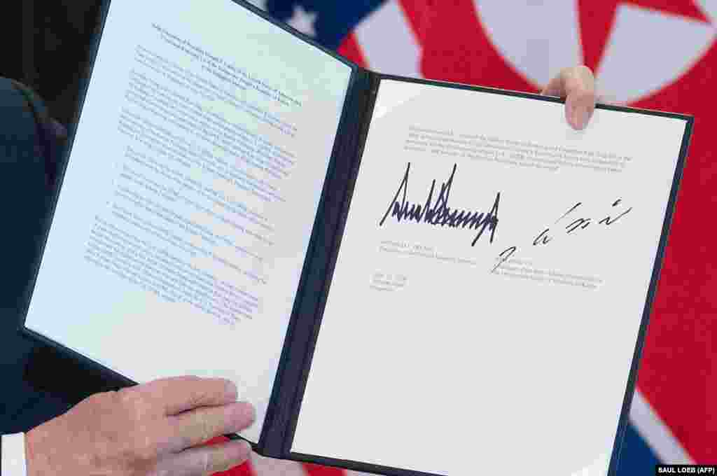 Згодом стало відомо, що підписані документи - це рамкова угода, на основі якої будуть вибудовуватися подальші взаємини Пхеньяна і Вашингтона.