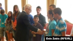 Ivo Josipović sa mladima iz Srebrenice, 16. srpanj 2012.