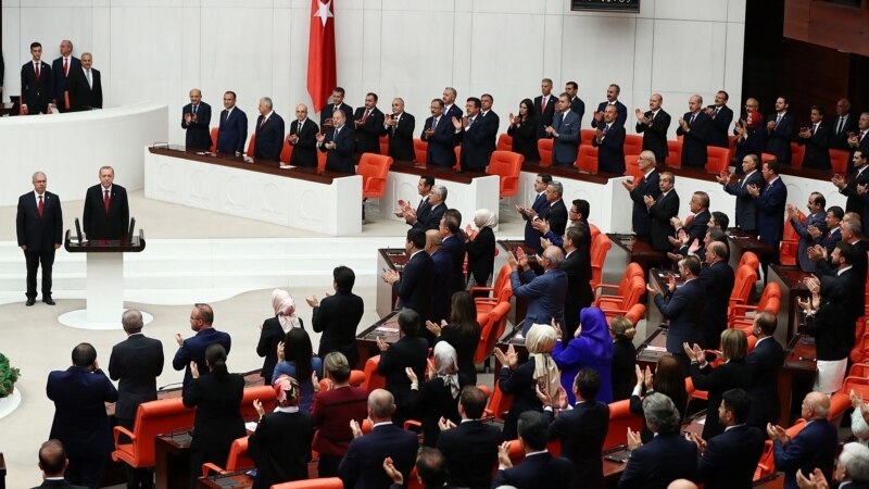 Түркияда парламент катаал коопсуздук мыйзамын кабыл алды 
