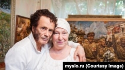 "Moja supruga i ja podržavamo Putinovu politiku“: Njemcov sa suprugom Valentinom