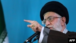  علی خامنه‌ای، رهبر جمهوری اسلامی