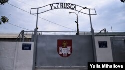 Poarta penitenciarului de tip închis pentru femei nr. 7 de la Rusca, raionul Hâncești.