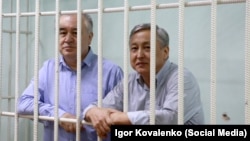 Өмүрбек Текебаев менен Дүйшөнкул Чотонов. 