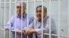 Омурбек Текебаев и Дуйшенкул Чотонов в суде. 11 августа 2017 года.